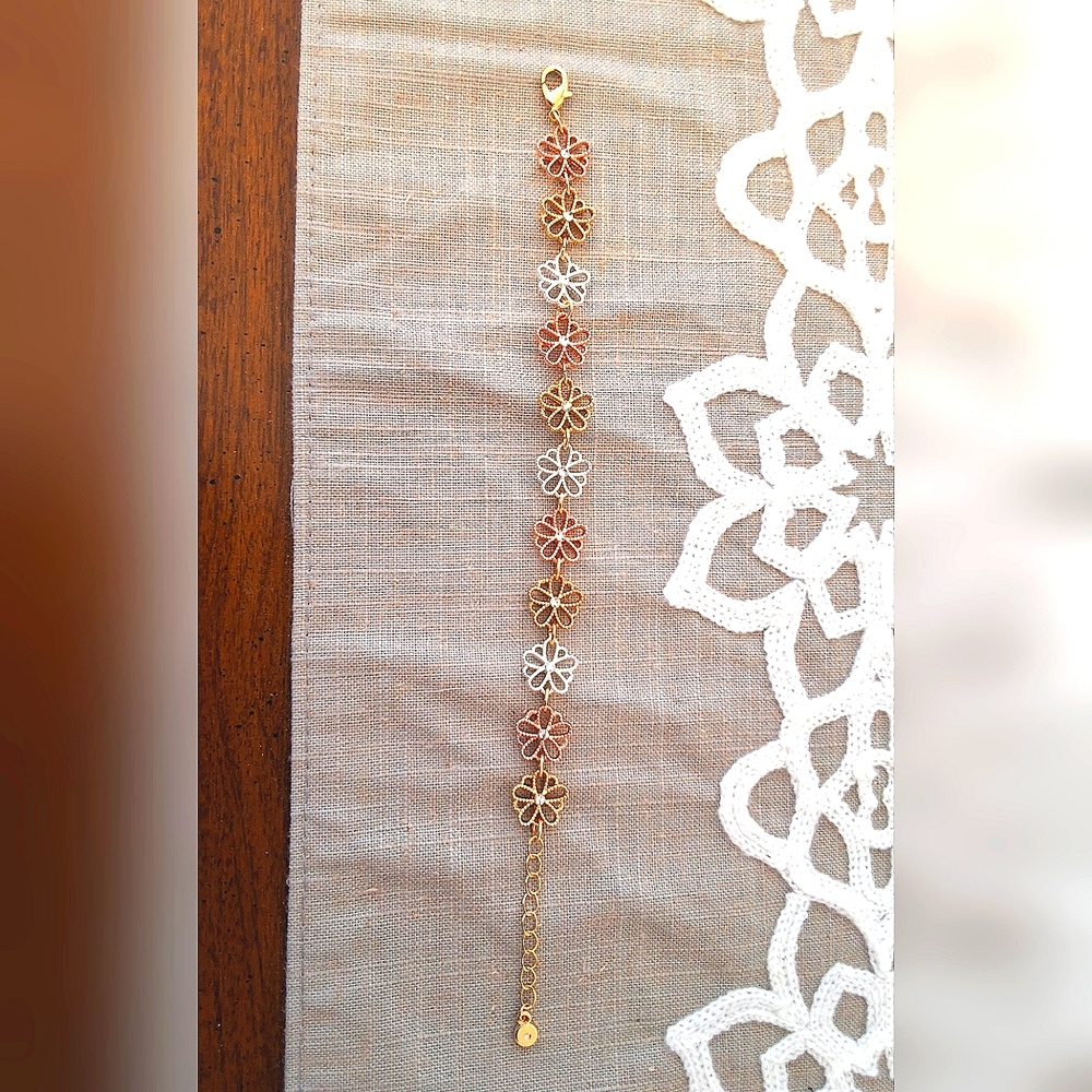 💥SALE💥Laura Conrad NWT, Flower Rhinestone Bracelet - Picture 2 of 6